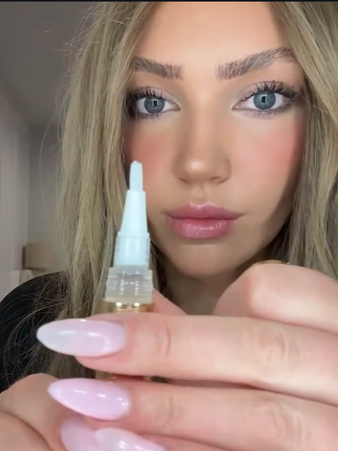 Close-up of the whitening pen&rsquo;s pinpoint applicator tip